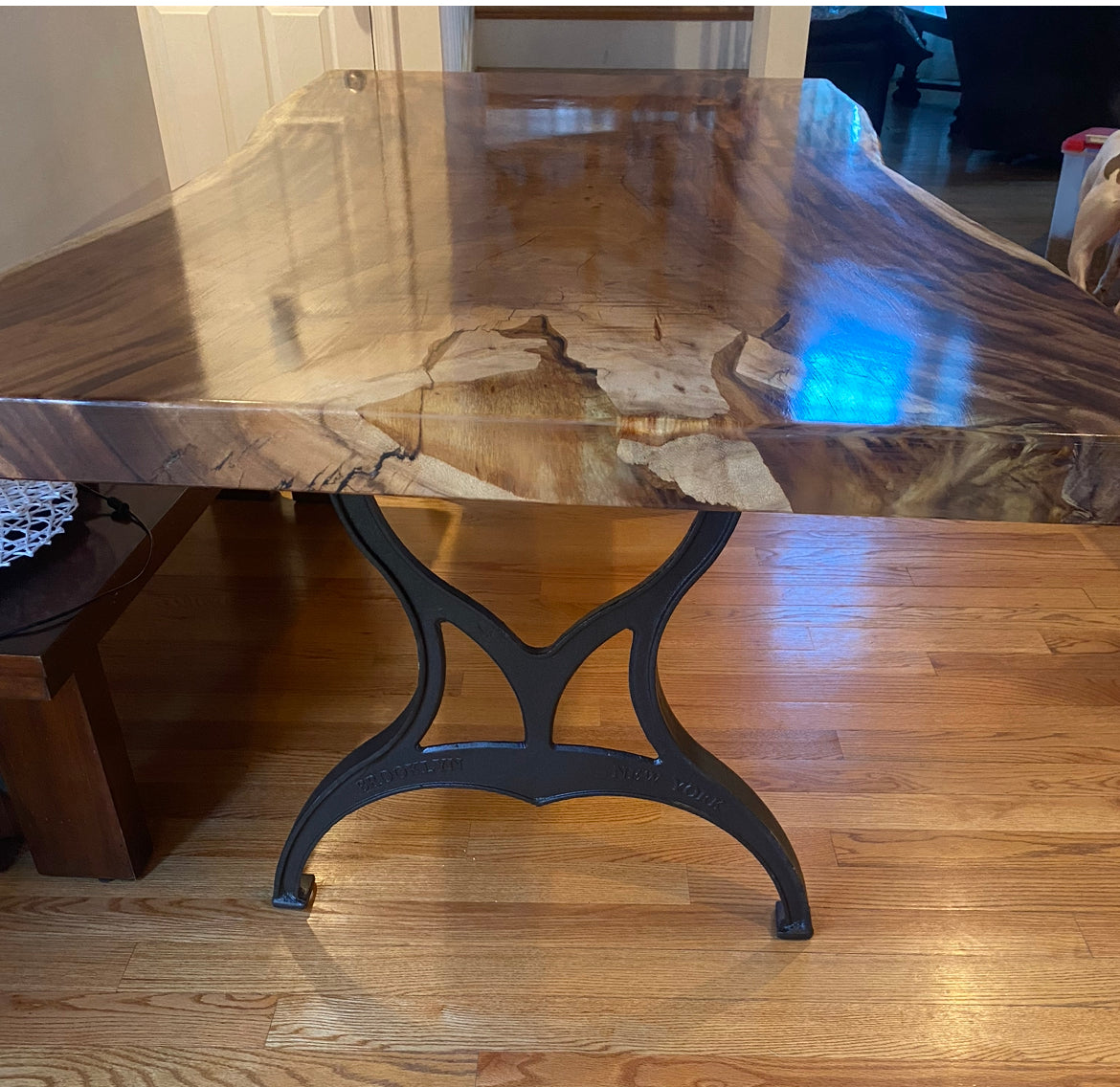 Choosing the perfect table legs for your live edge table